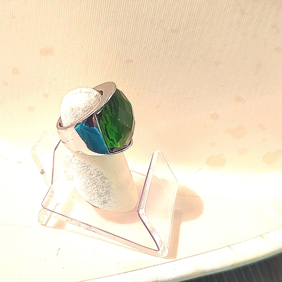Large Green stone ring - Picture 2 of 4